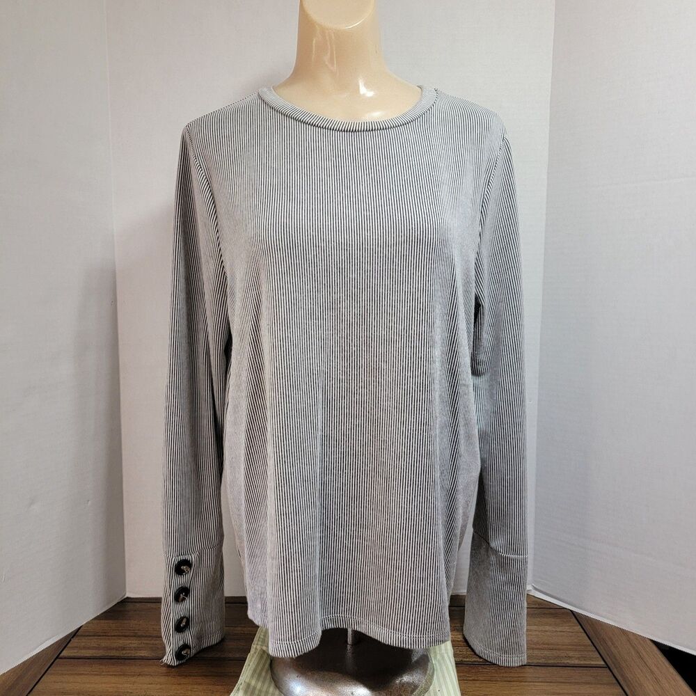Urban Romantics LS Pinstripe Blouse w/ Lg Button Cuffs - Size Large